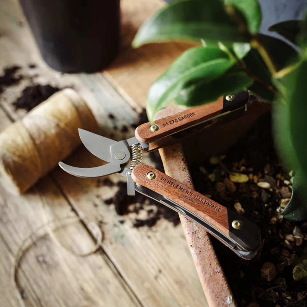 Gentlemen's Hardware 6 in 1 Garden Multi Tool Lifestyle | Merchants Homewares