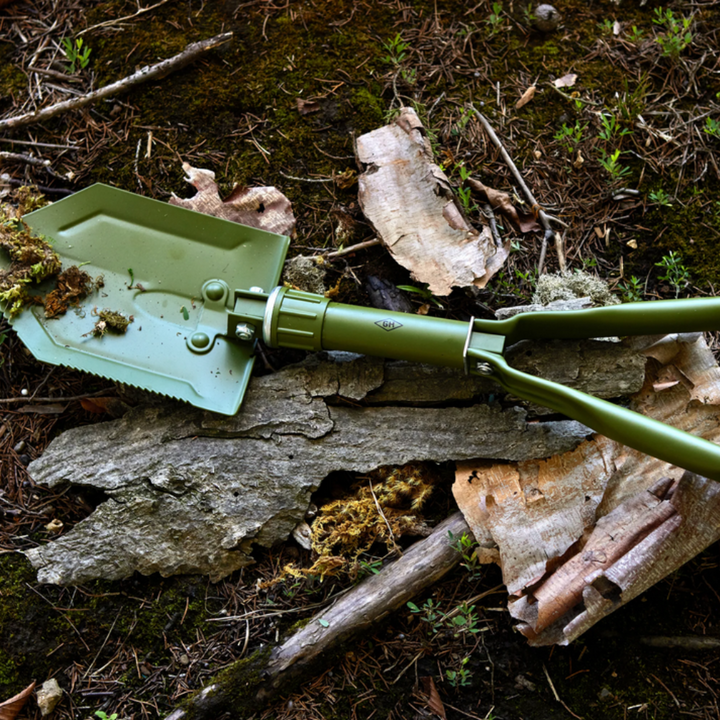 Gentlemen's Hardware Folding Shovel Lifestyle | Merchants Homewares