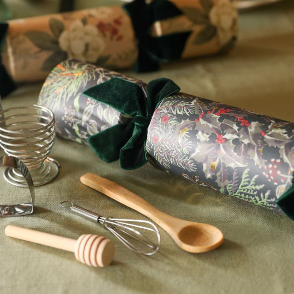 Paperie Luxury Crackers Dusky Hellebore (6) Lifestyle | Merchants Homewares