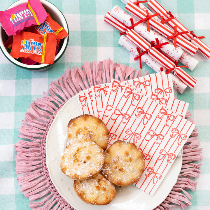 Paperie Mini Saucer Crackers Bow (8) Lifestyle | Merchants Homewares