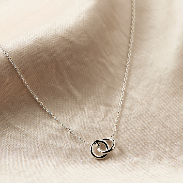 Najo | Silver Embrace Necklace