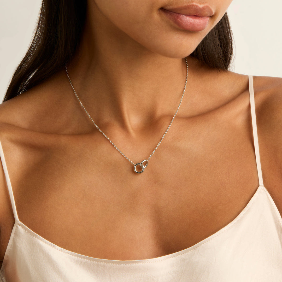 Najo | Silver Embrace Necklace