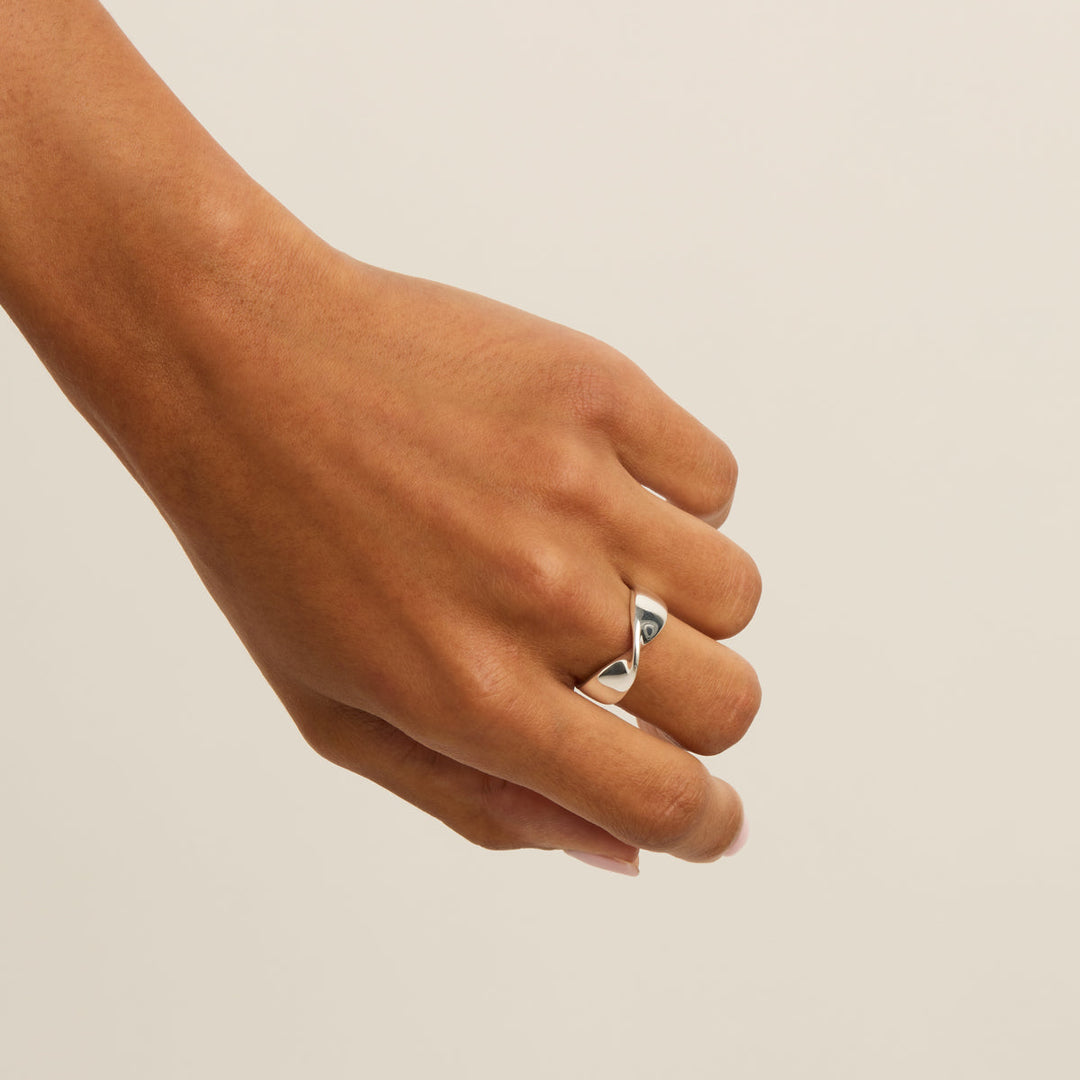 Najo Muse Ring Lifestyle | Merchants Homewares